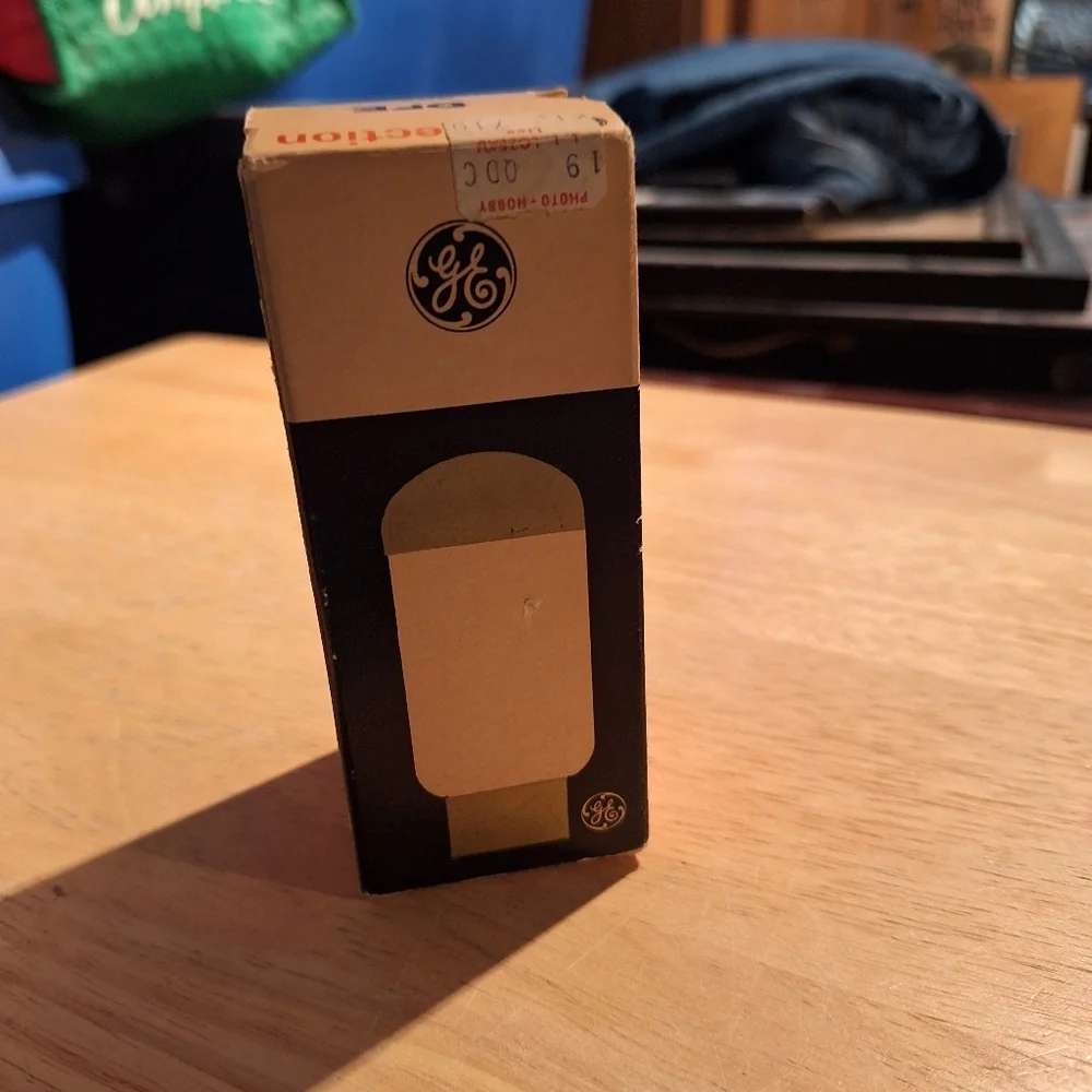 🎀Vintage Canadian General Electric Projection Lamp Bulb - Picture 2 of 6